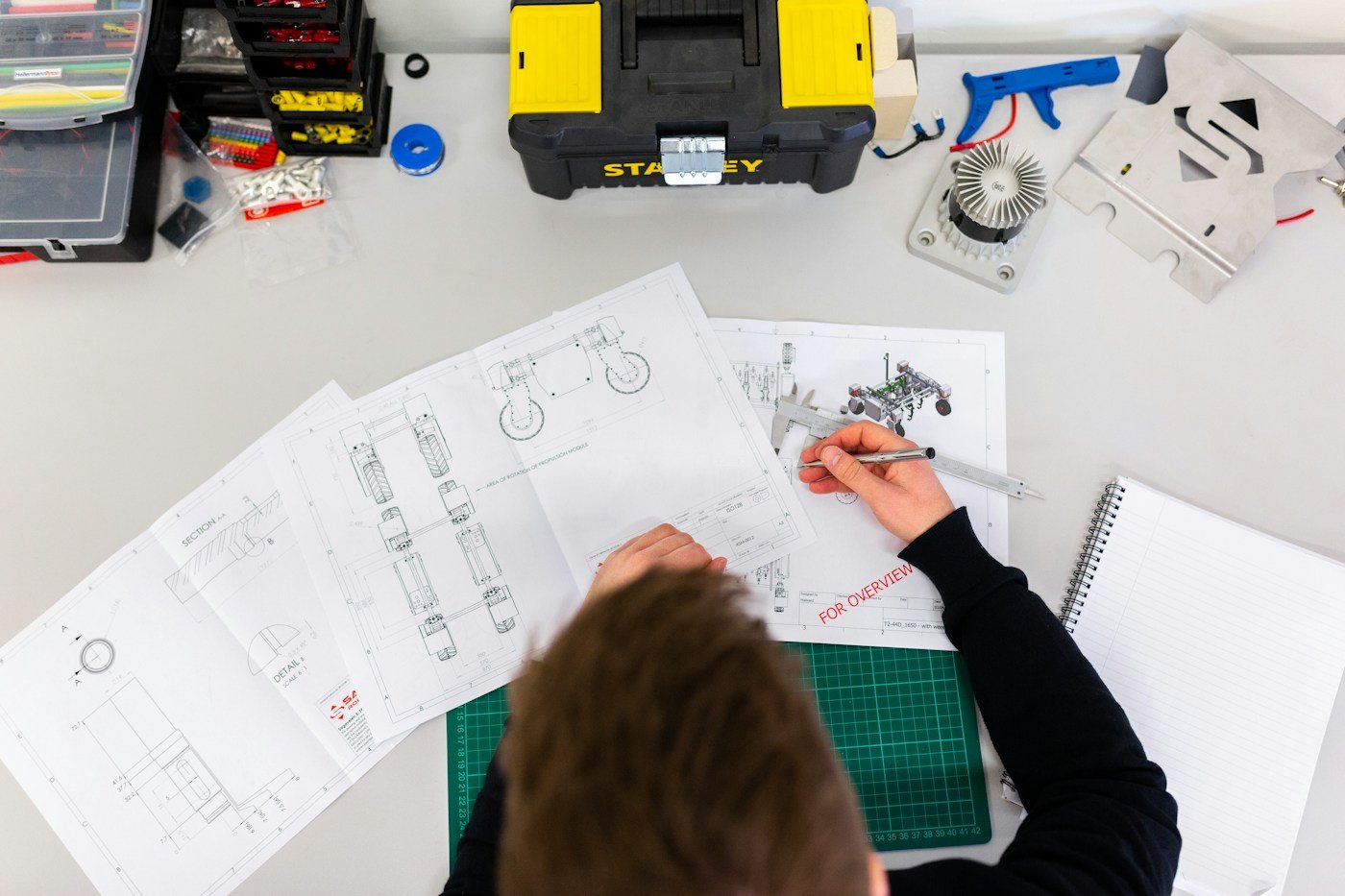 Praca z dokumentacją techniczną i rysunkami inżynierskimi